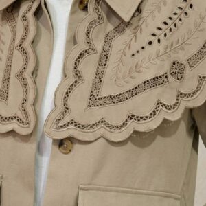 Chaqueta capa troquelada